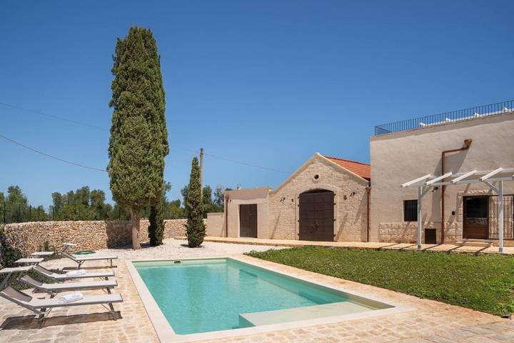 Villa per 9 persone, con giardino e piscina nonché panorama e terrazza in Conversano