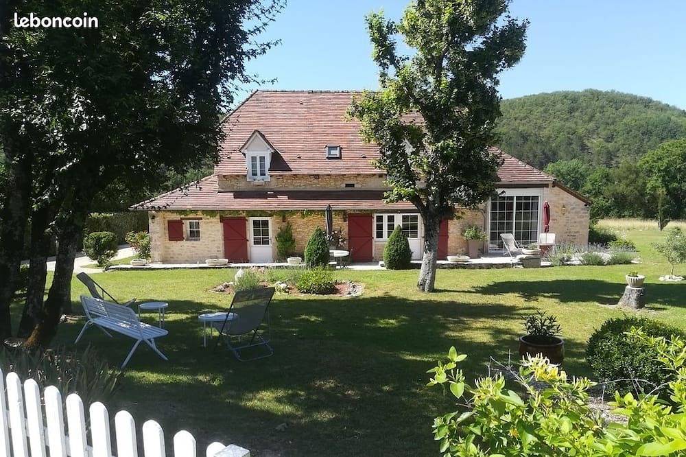 Très belle grange en pierre restaurée au cœur du Lot classée 4**** in Vaillac, Quercy