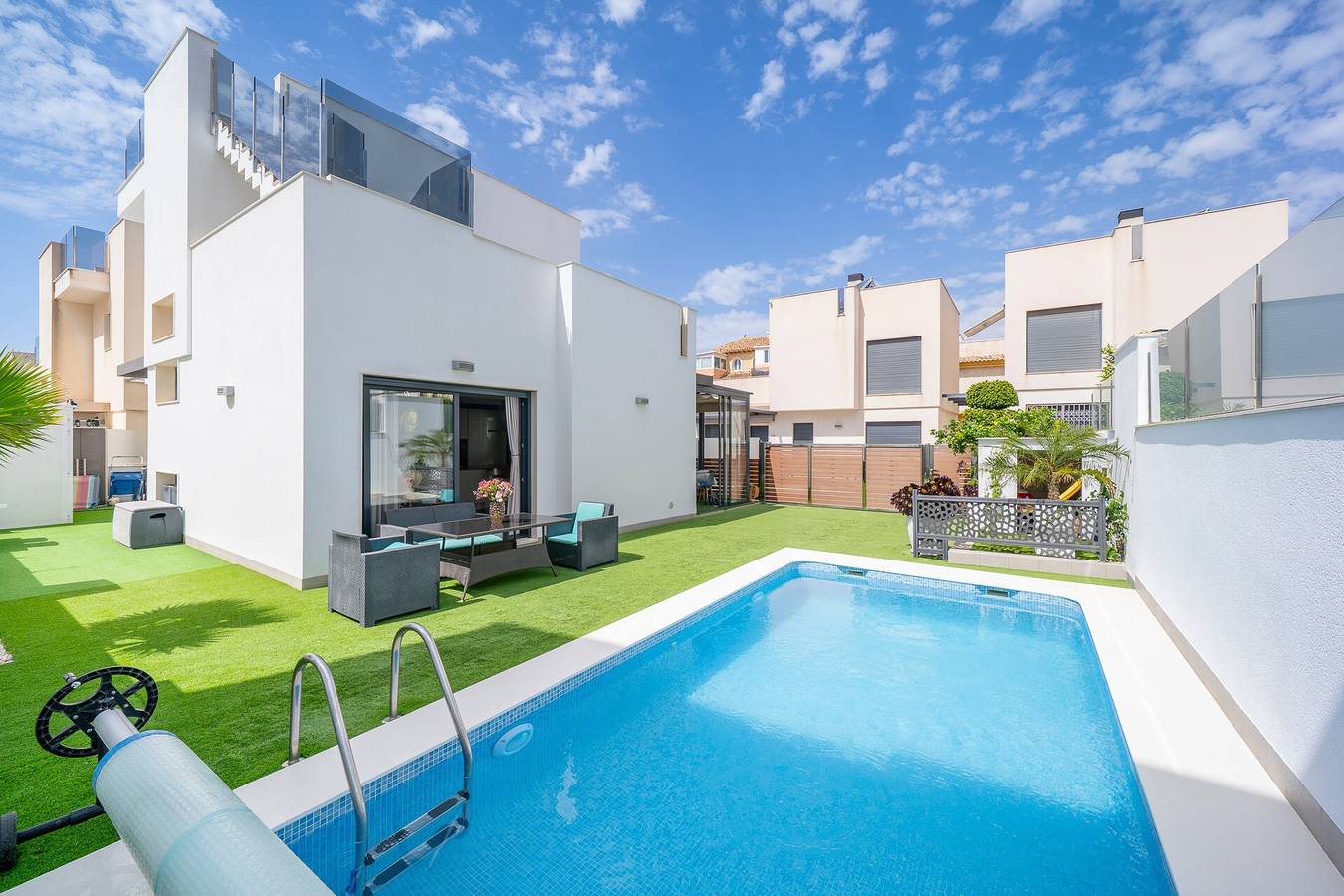 Casa 'Azalea Ii' cerca del mar con piscina y Wi-Fi in Las Calas, Torrevieja