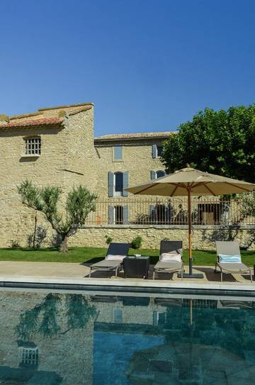Cottage pour 2 personnes, avec jardin et terrasse ainsi que piscine et vue à Joucas