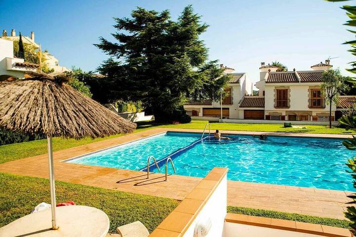 Apartamento de vacaciones para 4 personas, con piscina y jardín - 1
