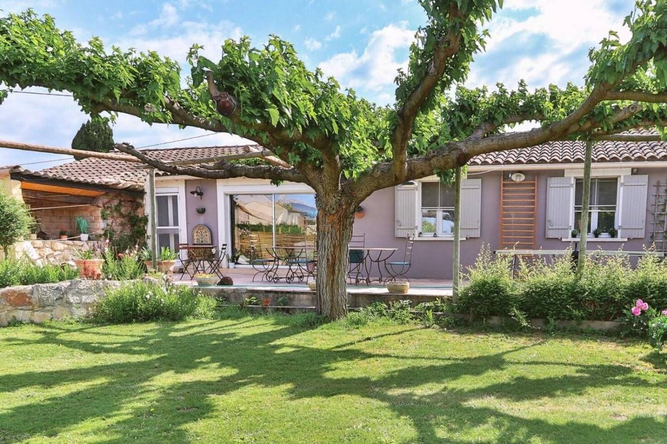 Holiday Home 'La Maison Du Mazet' with Shared Pool, Wi-Fi and Air Conditioning in Maillane, Arles region