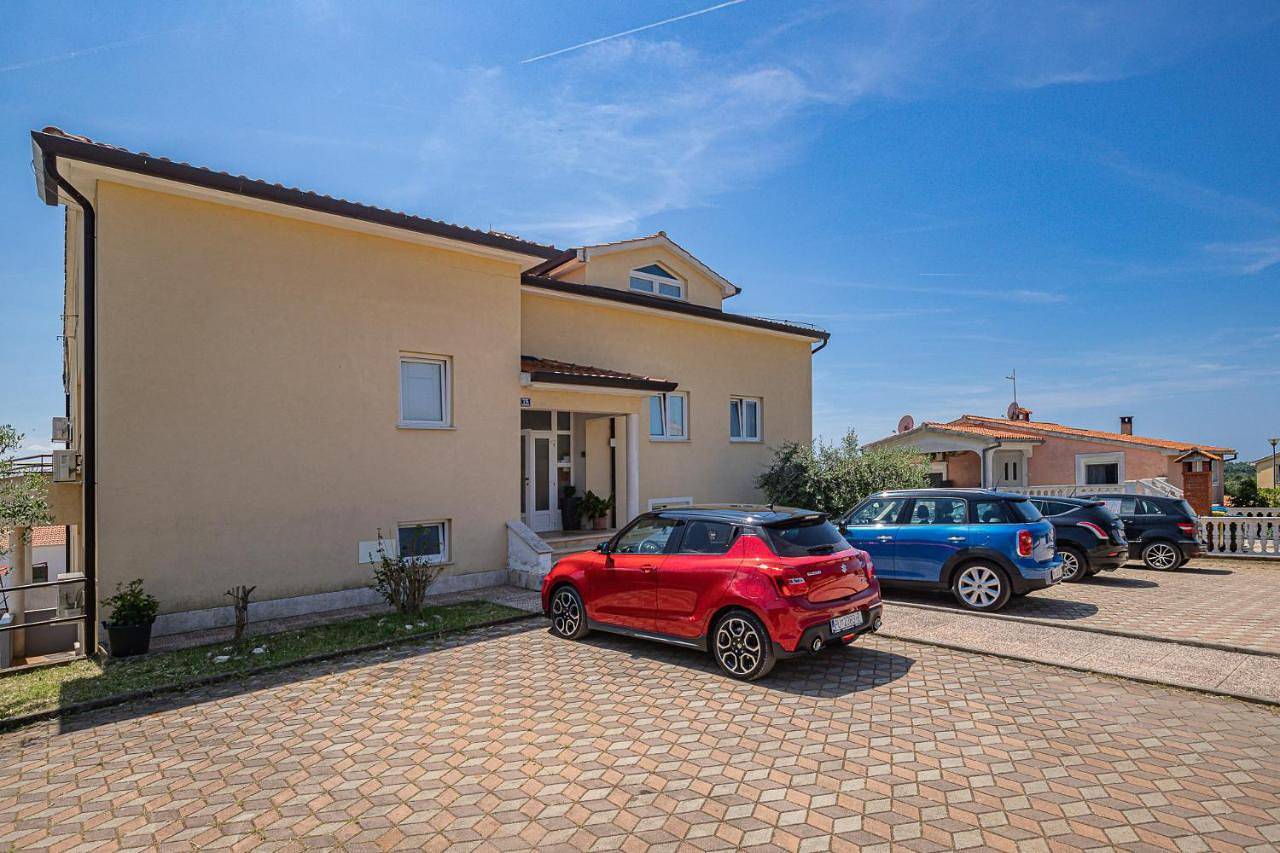 Ganze Wohnung, Apartment with Balcony in Musalez, Porec und Umgebung