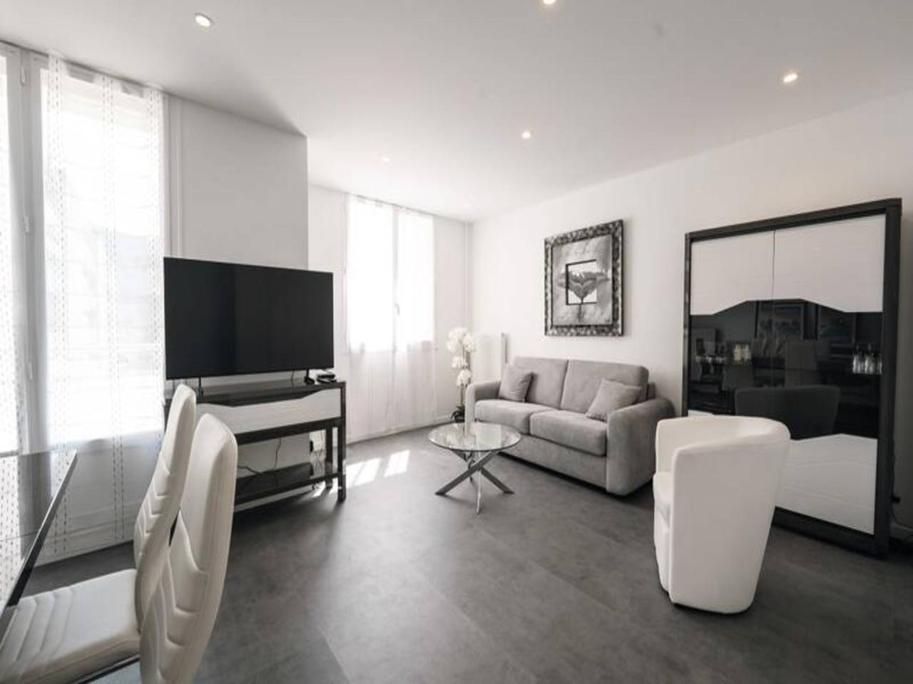 Entire apartment, Apartment in Grenoble with Balcony Views in L'Isère, Isère