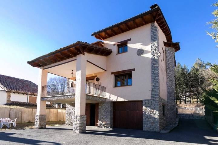 Casa rural para 8 personas, con Balcón y Terraza además de Jardín y Vistas en Miravete de la Sierra - 2