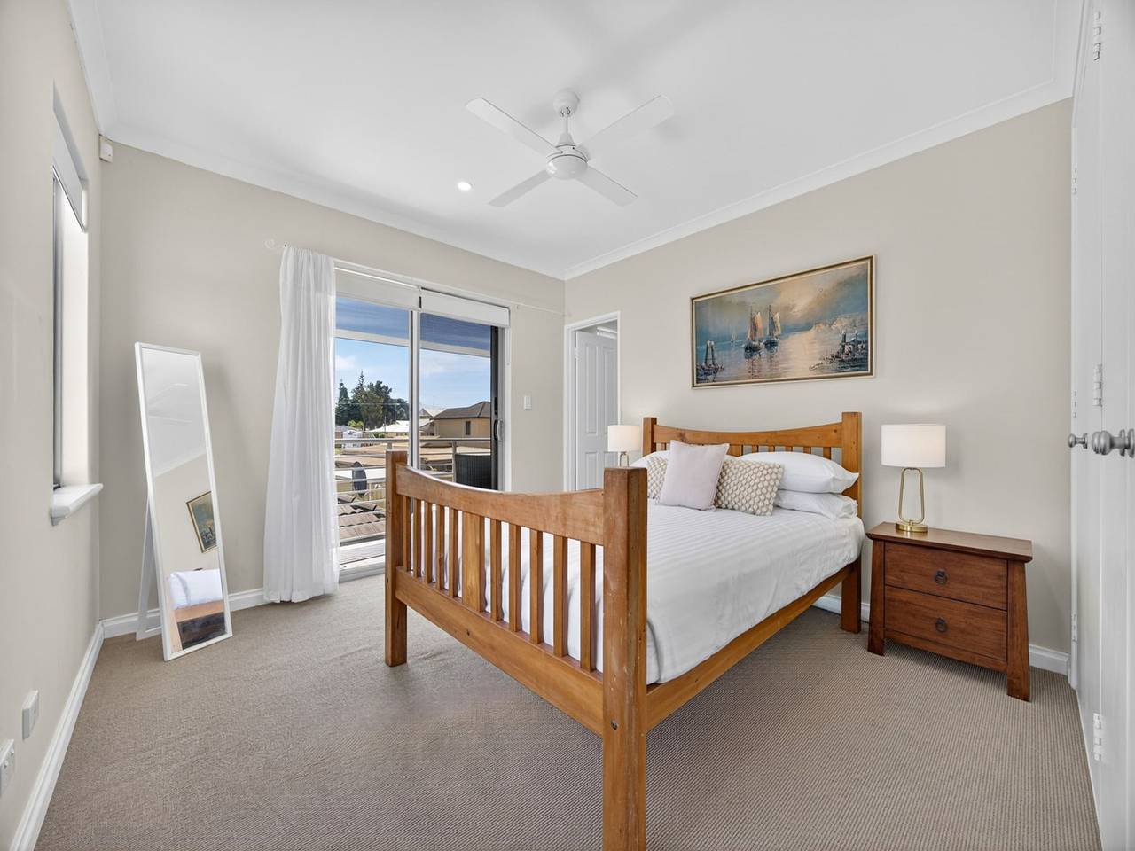 Entire apartment, 3-Bedroom Escape with Outdoor Living Area in Mandurah, Western Australia