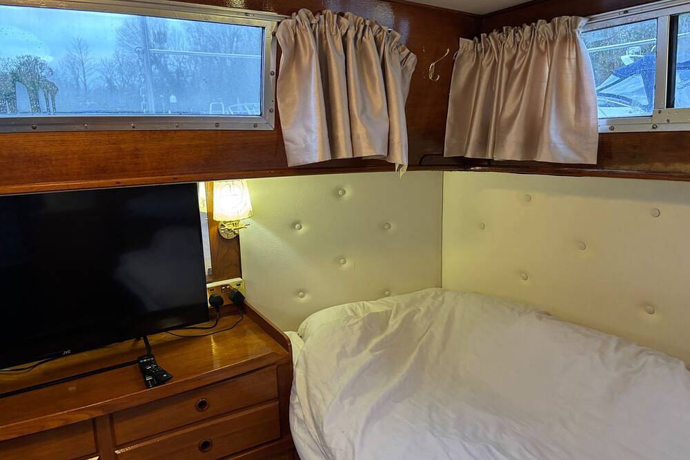 Riverside Boat Retreat on the river Thames in Windsor, Berkshire