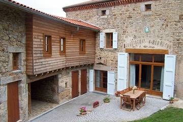 Gîte pour 7 personnes, avec jardin et balcon à Échandelys