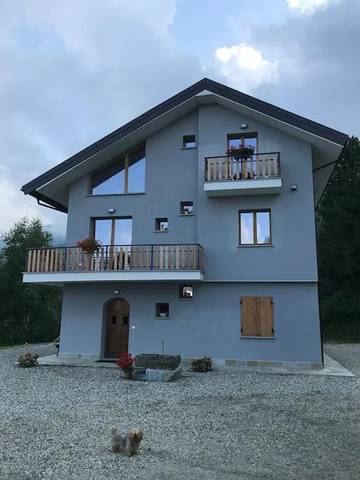 Gîte pour 6 personnes, avec jardin ainsi que vue et terrasse, animaux acceptés à Paesana