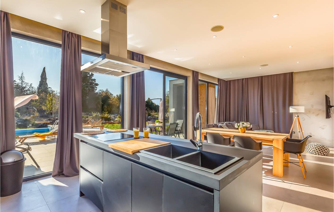 Ferienhaus für 8 Personen mit Terrasse in Dalmatinisches Zagora