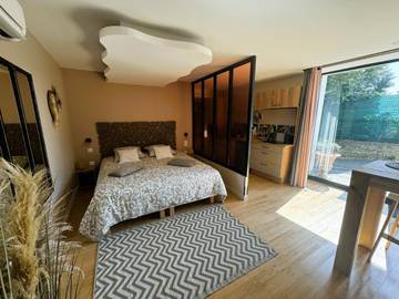 Gîte pour 2 personnes, avec jacuzzi et sauna à Vallabrix