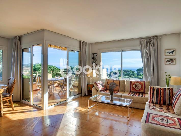 Gîte pour 4 personnes, avec Vue sur l’océan et Balcon/Terrasse ainsi que Jardin et Piscine à Sant Feliu de Guíxols - 2