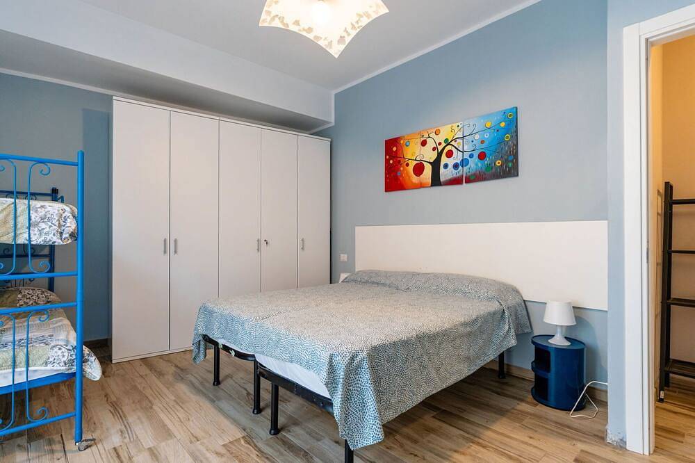 Entire apartment, Nice apartment for 4 people with Wifi, Tv, terrace and pets allowed in Ceriale, Riviera di Ponente