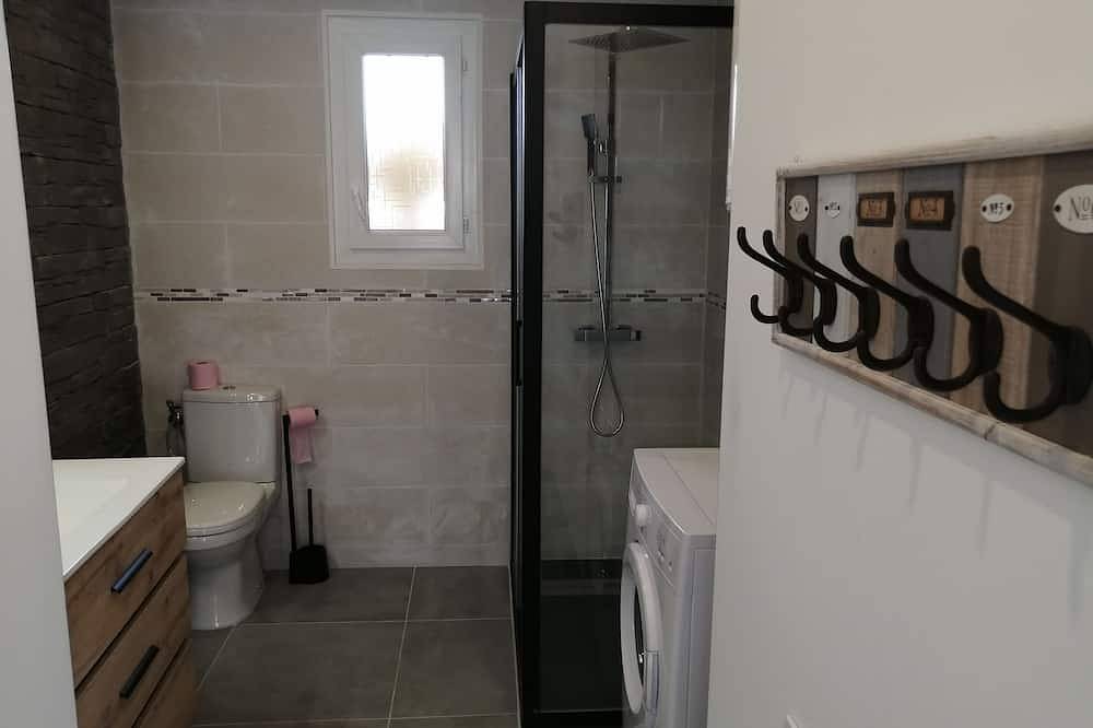 Spacieux Chalet et Grande Terrasse, Plage des Chalets, Gruissan Plage in Plage des Chalets, Gruissan