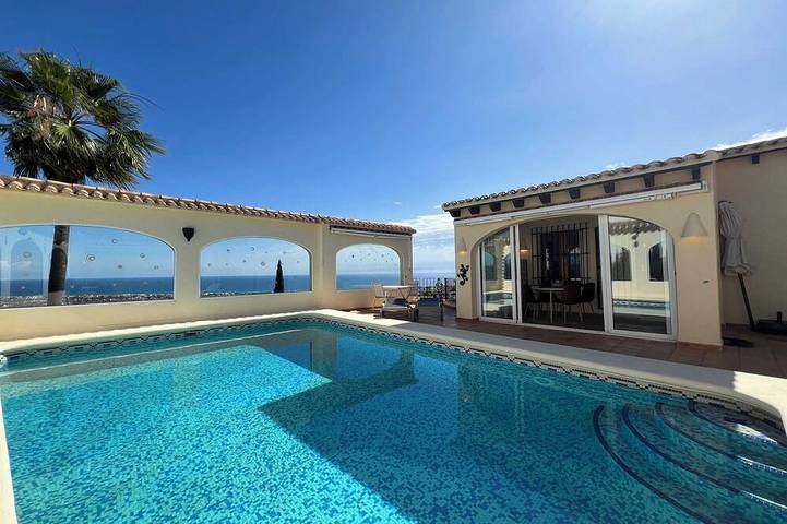 Villa pour 10 personnes, avec balcon ainsi que piscine et jardin - 1