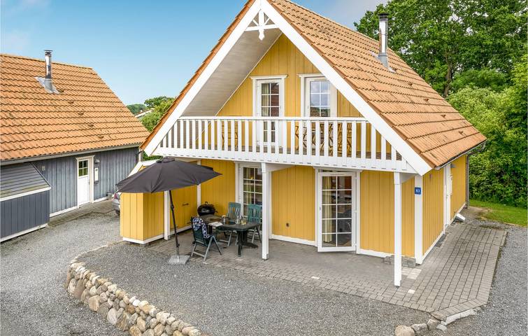 Ferieudlejning for 8 personer, med jacuzzi og have såvel som terrasse og sauna i Gråsten