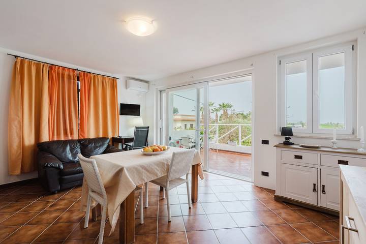 Villa Gloria con vista mare, Wi-Fi e aria condizionata in Stagnone Marsala, Marsala