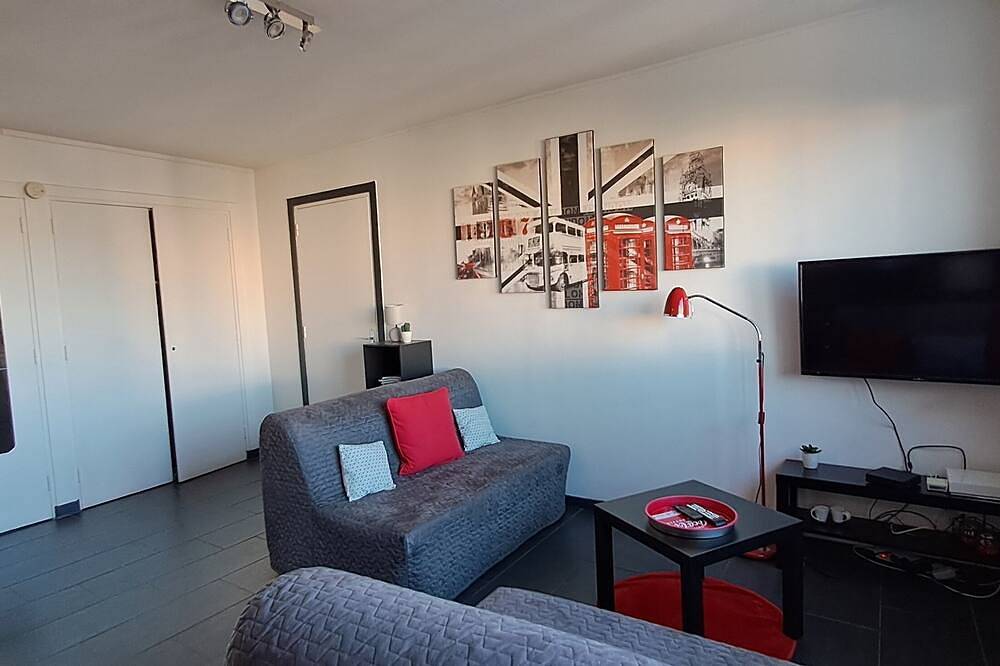 Appartement entier, Appart tout confort 50m²-clim, wifi, balcon, parking sécurisé, proche métro in Villeurbanne, Lyon et ses environs