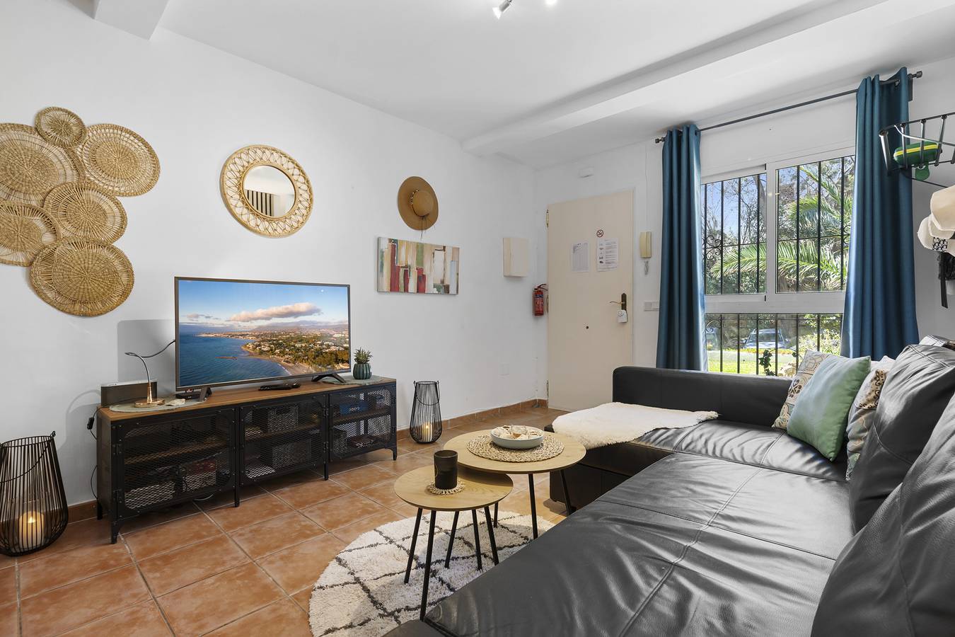 Entire apartment, Beachfront Calahonda apartment by Costarentals - Ref 89 in Urbanizacion Calahonda, Mijas