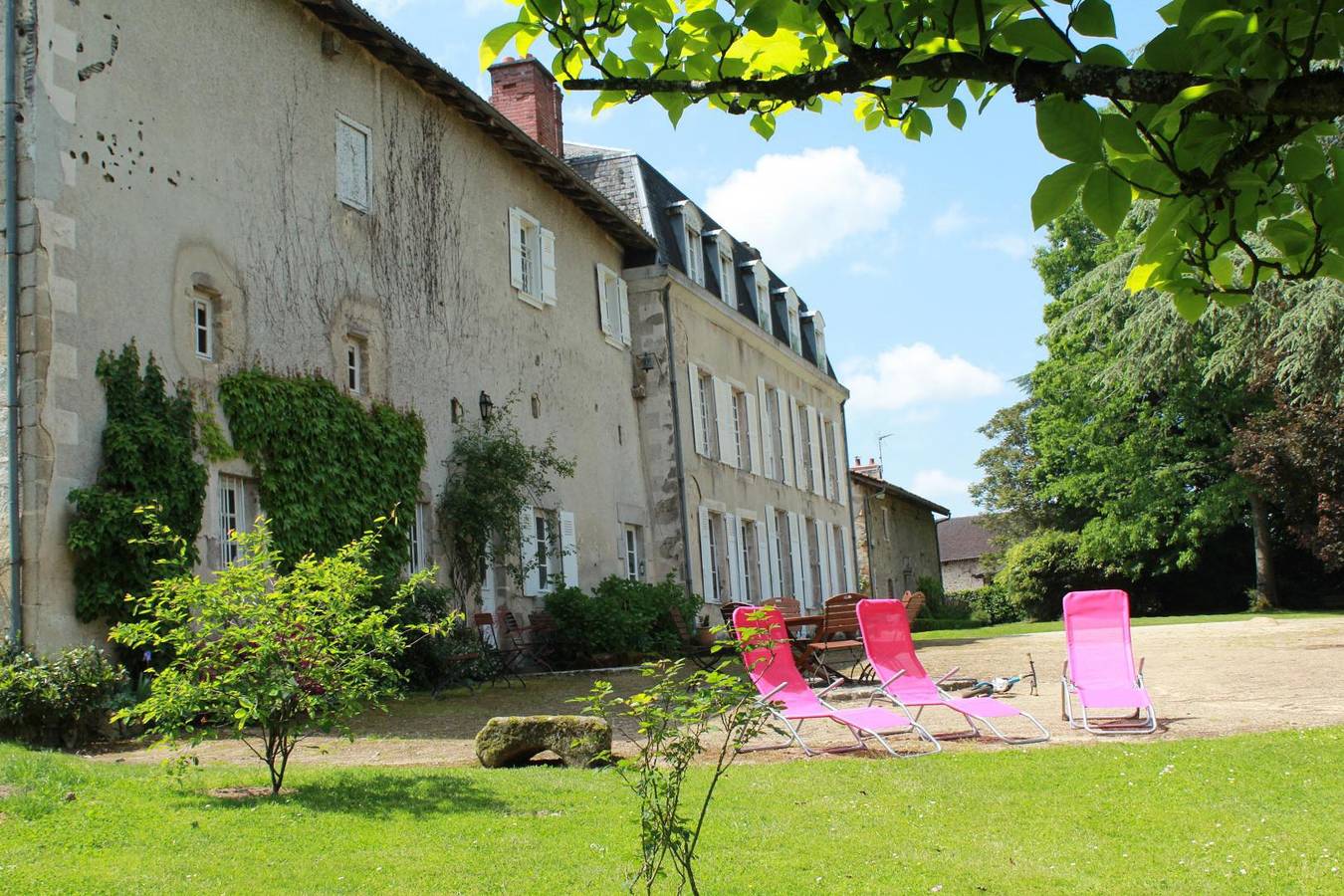 Le Masbareau - Tante Madeleine in Royères, Limoges en omgeving