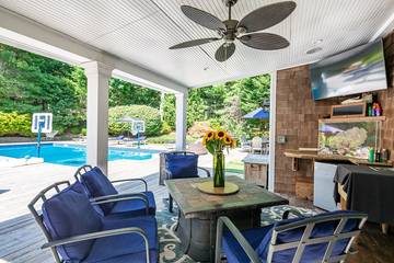 Vacation Home for 14 Guests in North Fork, Suffolk County, Picture 3