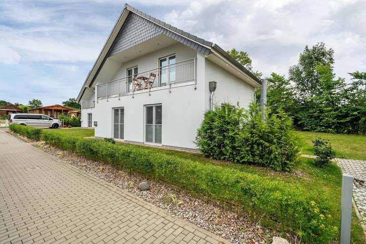 Ferienhaus für 8 Personen, mit Balkon und Garten sowie Seeblick