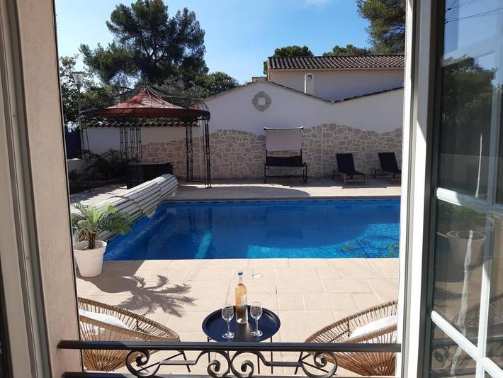 Appartement de vacances pour 2 personnes, avec jardin ainsi que vue et piscine