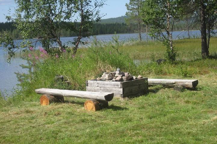 Schwedisches Holzhaus mit Grill und Terrasse in Lappland (Schweden)