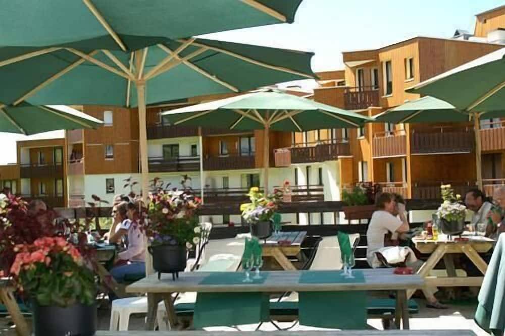 Apartamento entero, 100m del centro estación, vista pistas/valle, balcón, parking, local para esquís, 30-32m² in La Ferrière, Le Pleynet