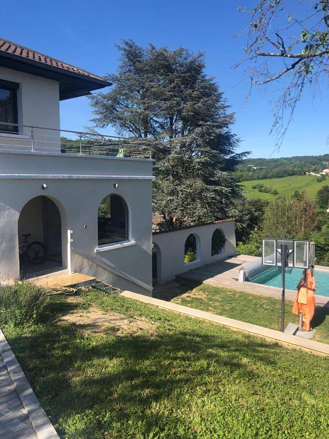 Gîte pour 4 personnes, avec terrasse ainsi que vue et piscine à Saint-Didier-au-Mont-d'Or