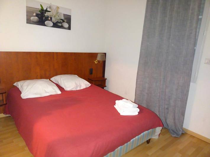 Hôtel pour 5 personnes, avec jardin et piscine, animaux acceptés à Laroque-d'Olmes - 2