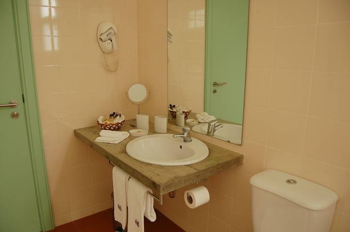 Casa rural para 6 personas, con vistas al mar y vistas además de jardín y terraza en Azores - 4