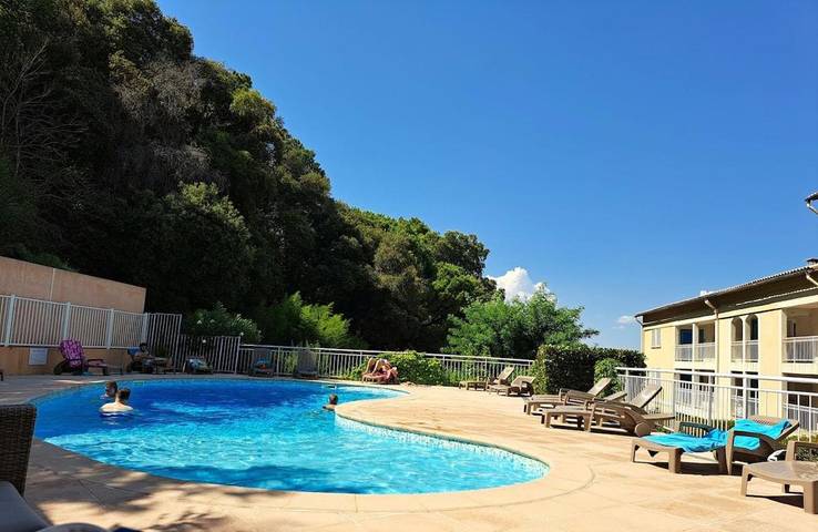 Appartement de vacances pour 4 personnes, avec Balcon et Terrasse ainsi que Piscine et Vue