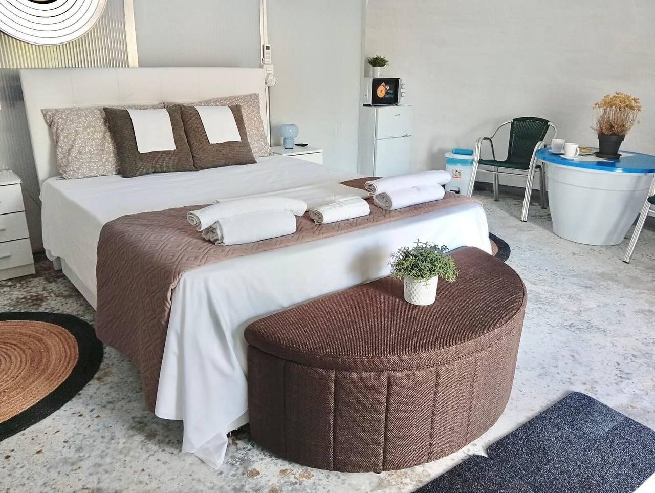 Domo Glamping Villena para Pareja, con Desayuno in Villena, Interior de Alicante