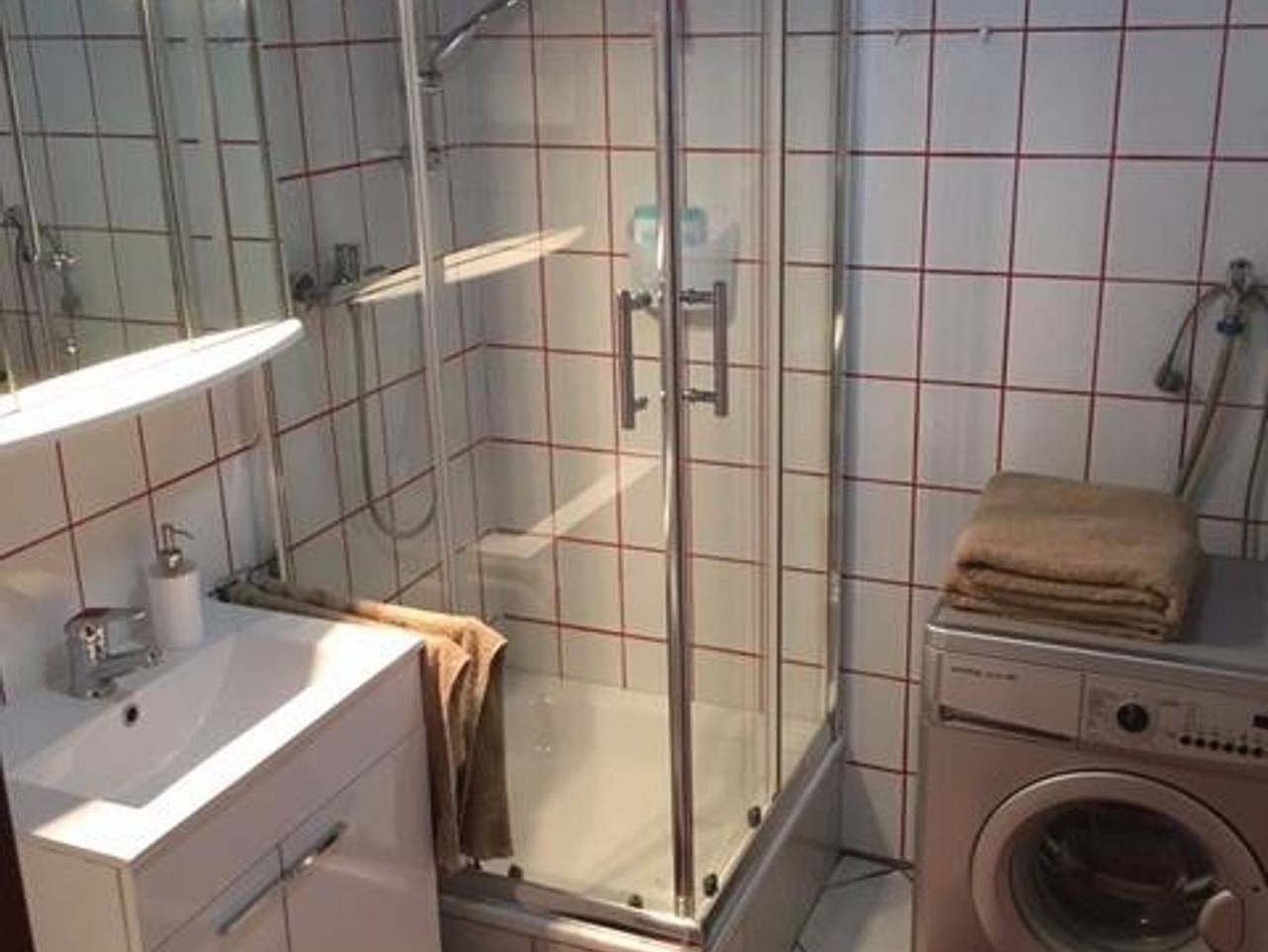 Ganze Ferienwohnung, Friedhelm Meyer-Beer - Appartement/Fewo, Dusche, Wc, Wohn-/Schlafraum in Bendorf, Mittelrhein