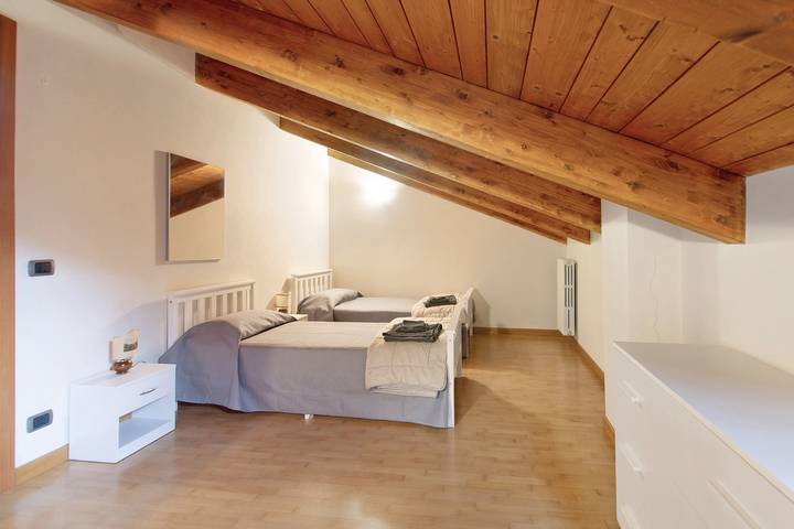 Ferienwohnung für 7 Personen, mit Balkon in Alba