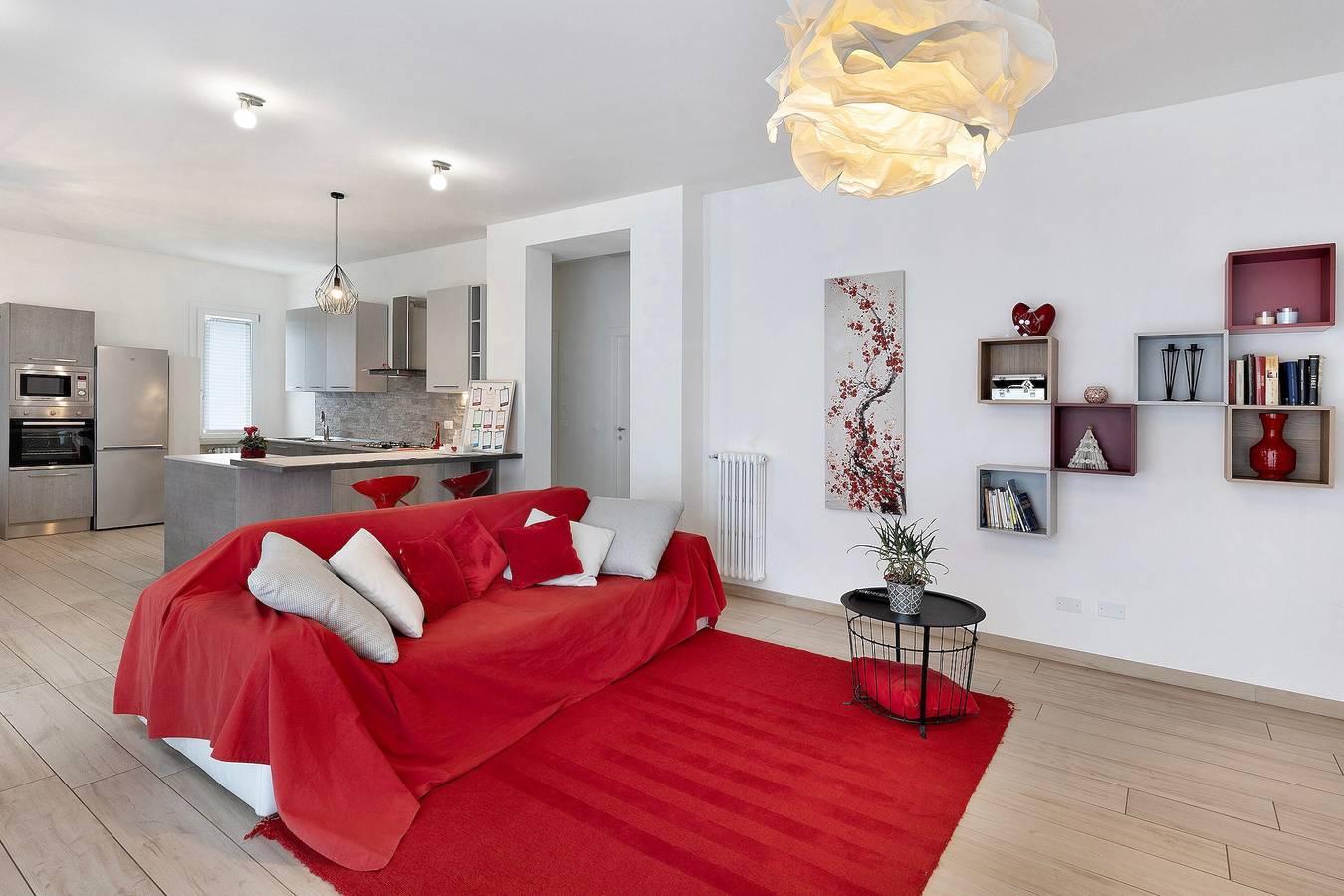 Appartamento intero, Appartamento 'La Casa Dei Butei' con giardino privato, Wi-Fi e aria condizionata in Castelnuovo del Garda, Prealpi Gardesane