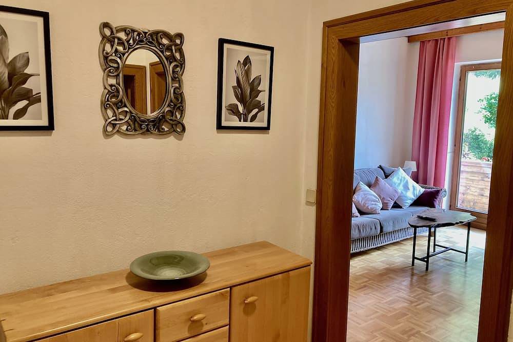 Ganze Wohnung, Gemütliche Wohnung mit 1 Schlafzimmer, Balkon mit Zauberhaften Ausblick. in Feld am See, Villach-Land