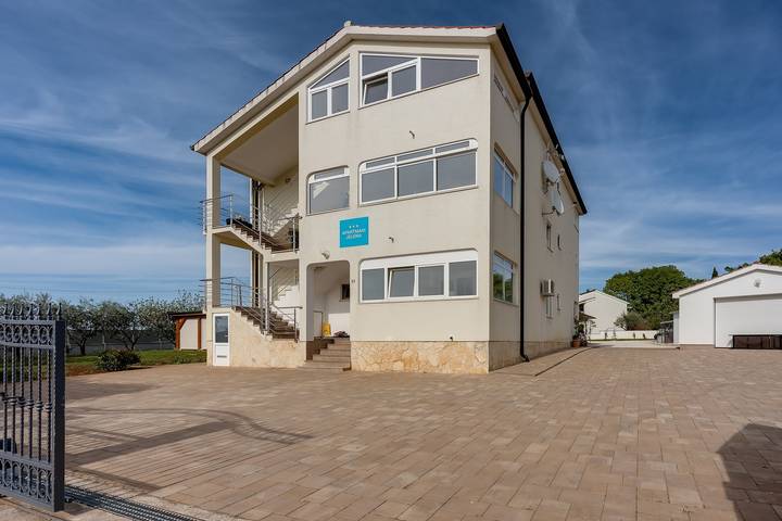 Ferienwohnung für 4 Personen, mit Meerblick und Balkon/Terrasse in Nova Vas