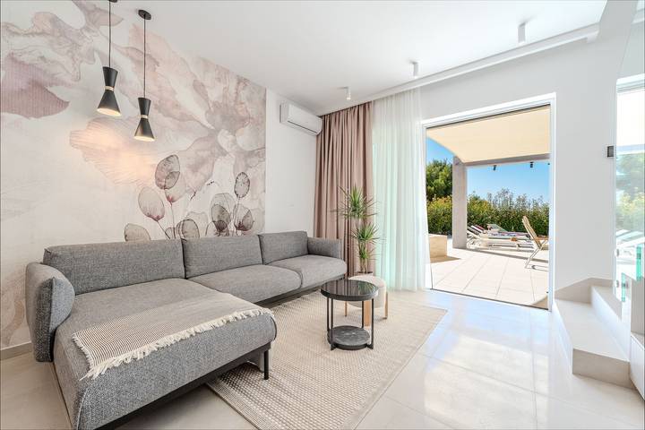 Villa pour 8 personnes, avec Terrasse et Piscine à Šibenik
