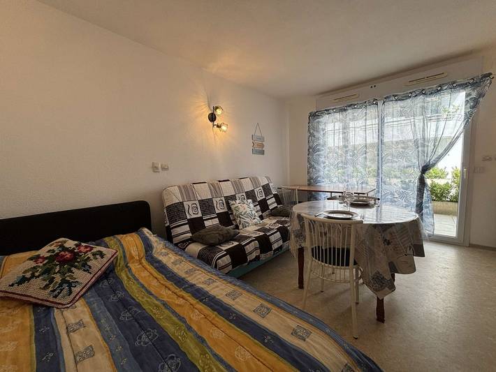 Gîte pour 3 personnes, avec Piscine et Vue sur le lac dans Port des Minimes - 4