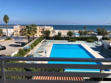 Gîte pour 4 personnes, avec jardin et vue ainsi que balcon et piscine à Barletta