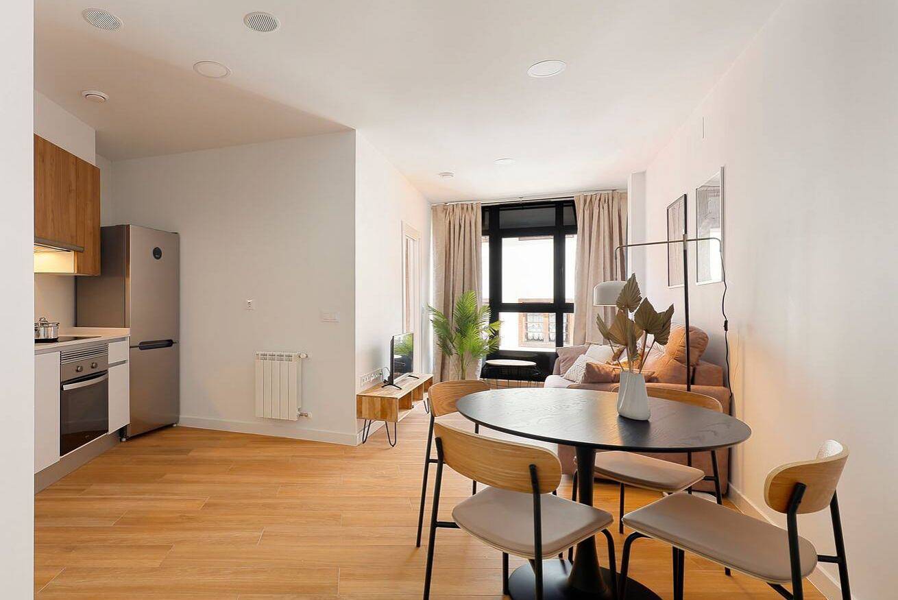 Geheel appartement, Cozy Apartment with Wi-Fi, Dishwasher & Full Kitchen in Oviedo, Cantabrisch Gebergte