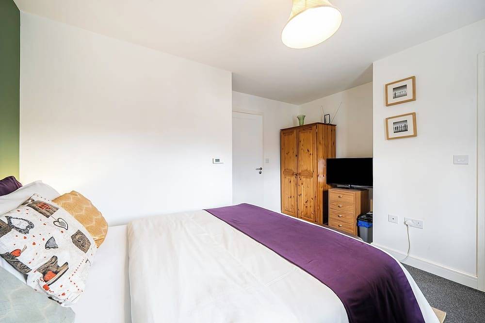 Entire apartment, Apartment Sleeps 10 - Pets, Parking, Ev Charging in Walsall, Birmingham Area