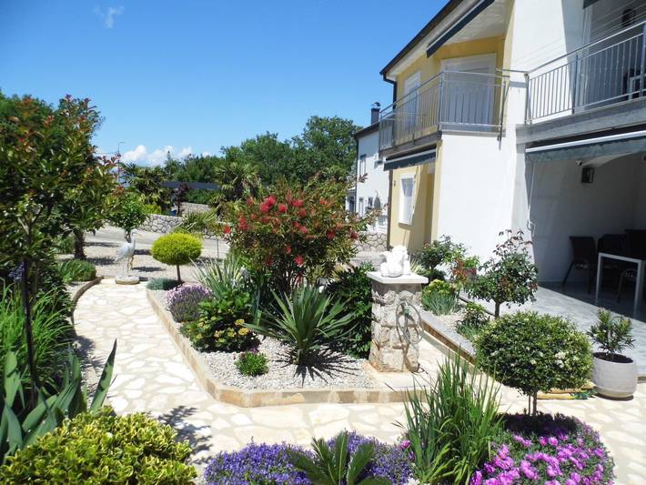 Ganze Wohnung, Ausgezeichnete neue und moderne Wohnung in Malinska-Dubašnica, Krk