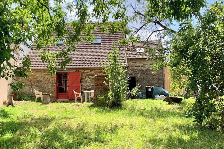 Location de vacances pour 7 personnes, avec jardin à Châtellenot