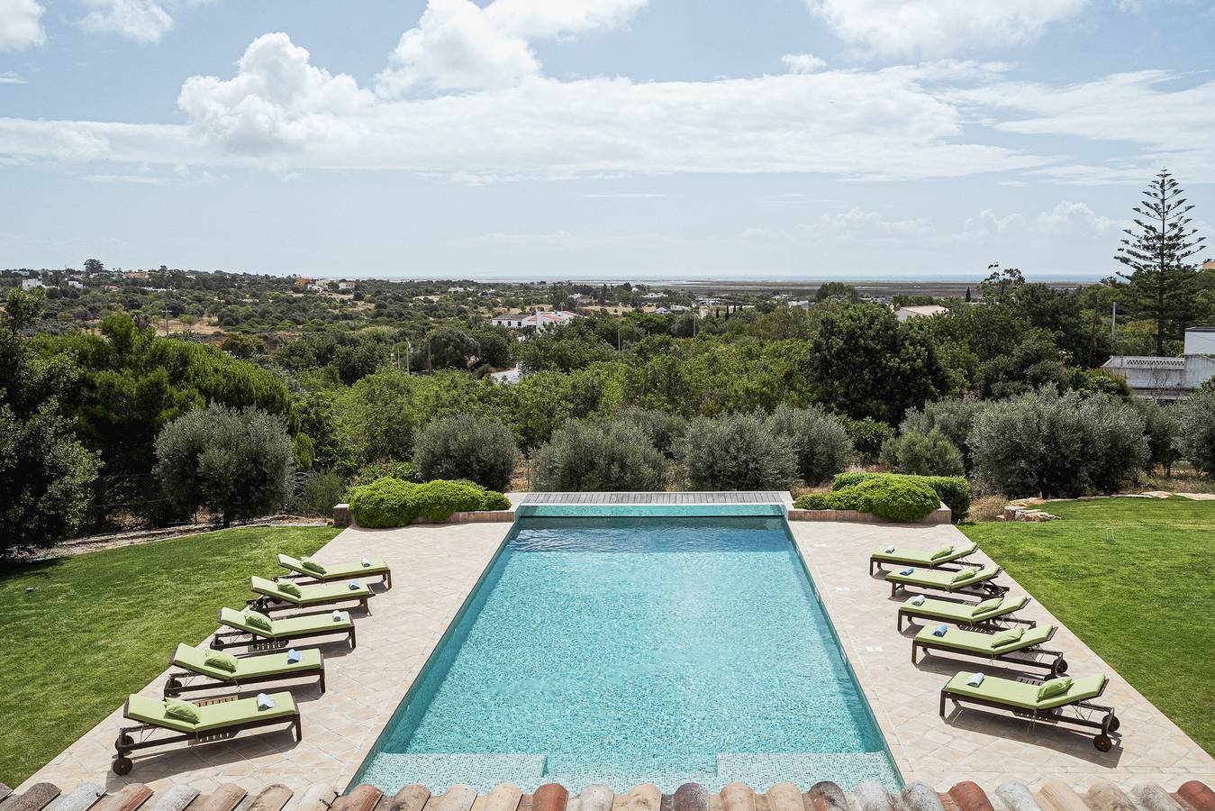 Sunscape Strand Villa in Moncarapacho, Ria Formosa