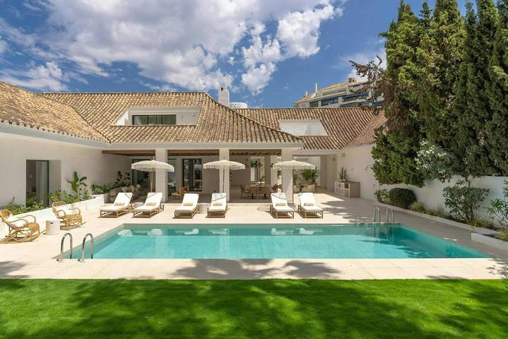 Villa für 14 Personen, mit Garten und Pool sowie Ausblick und Terrasse - 1