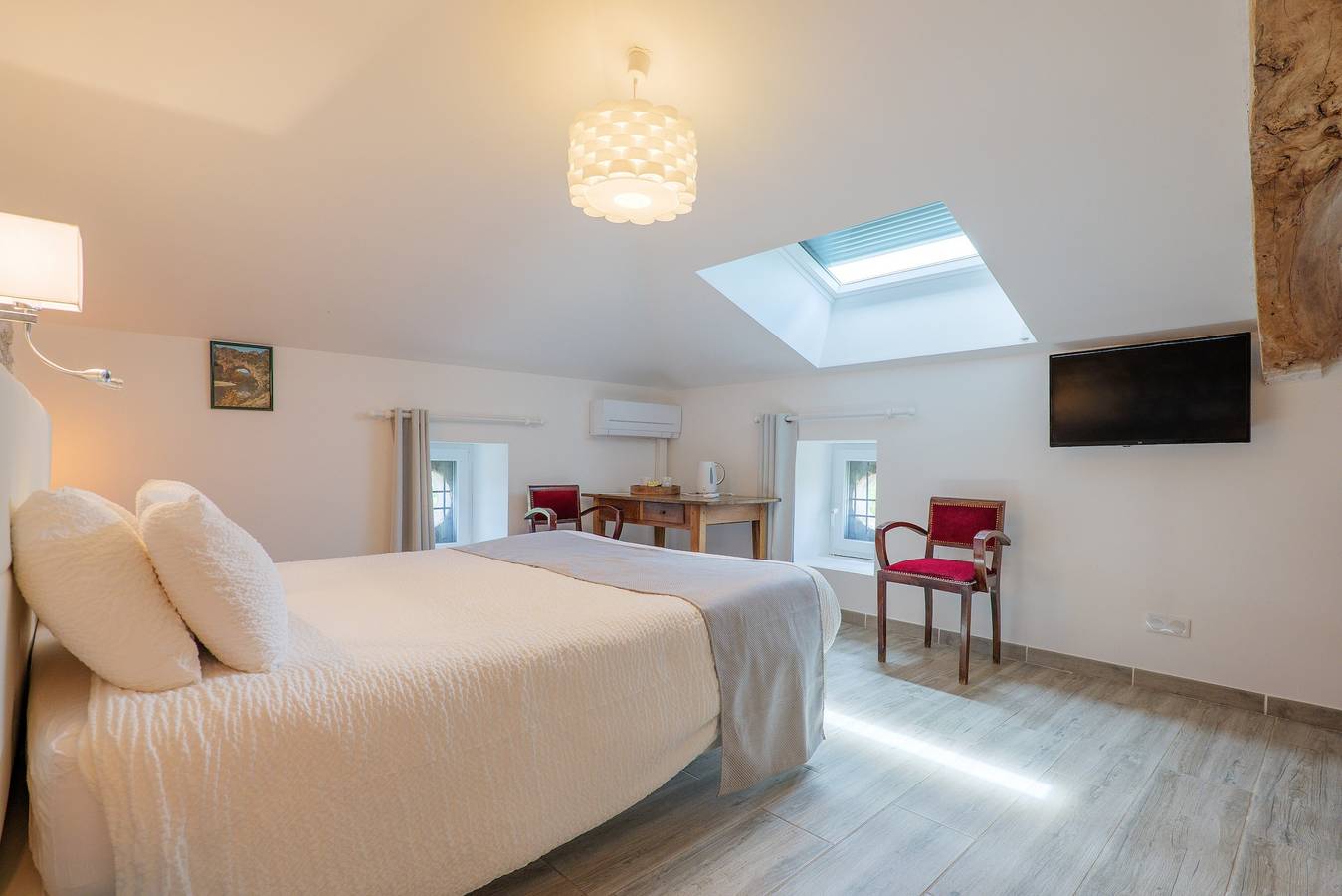 Gästezimmer „Catherine“ mit Gemeinschaftspool, Wlan und Klimaanlage in Saint-Alban-Auriolles, Ardèche