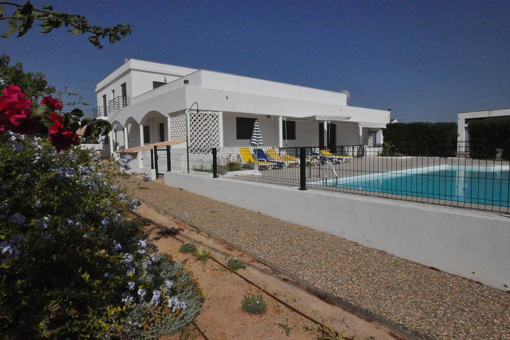 Haus mit 9 Schlafzimmern, 9 Bädern, Klimaanlage, beheiztem Pool auf Anfrage, gim. in Silves, Faro Distrikt